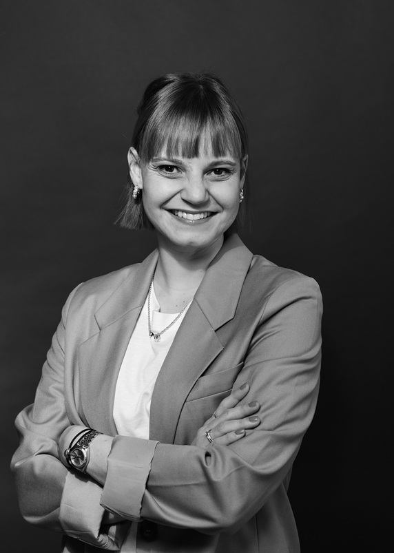 Frau Ann-Kathrin Burfeindt